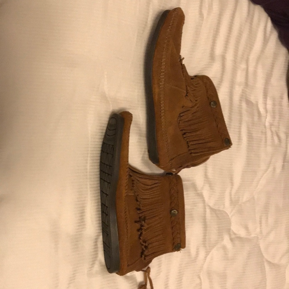 Minnetonka fringe moccasin